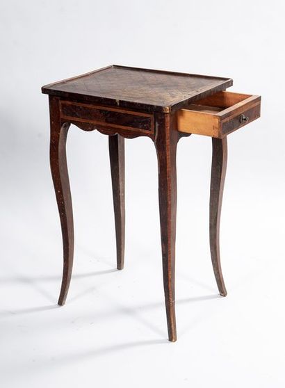 Petite table volante en bois naturel et marqueterie...