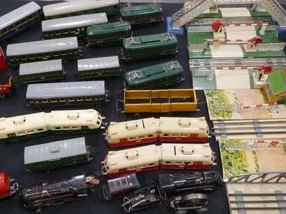 JEP and HORNBY - Large lot of 0 gauge trains...