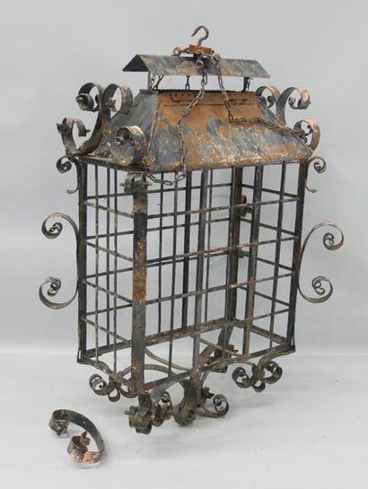Cage en fer et tôle ?. Travail tardif
(les...