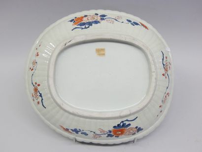 Oblong ribbed dish in Imari porcelain with...