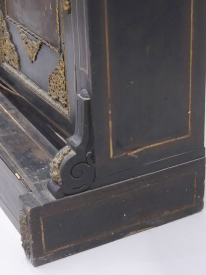 Oratory in blackened wood veneer, brass fillets...