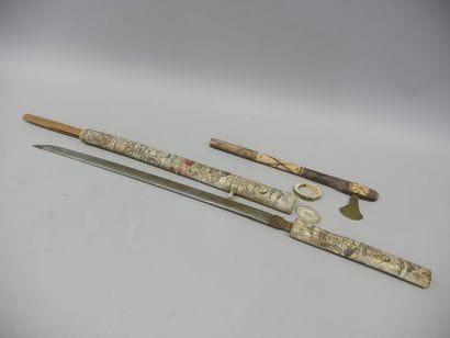 Lot including: a Japanese Tanto dagger, bone...