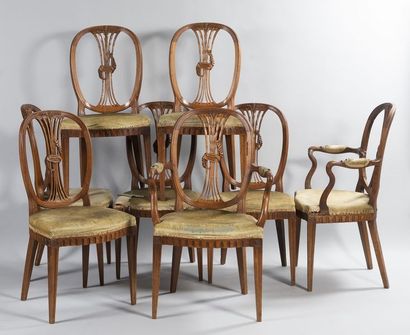 Suite de 6 chaises et 2 fauteuils en bois...