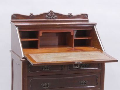 Neo-Louis XV scribanne chest of drawers
(small...