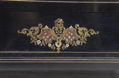 Grand coffret rectangulaire en placage d'ébène...
