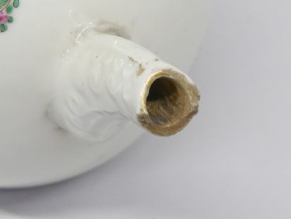 Chantilly, covered pot with Korean decoration,...