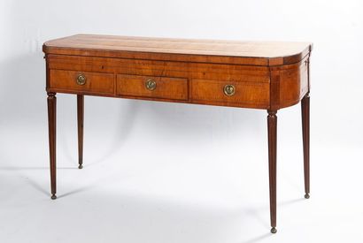Flat desk in mahogany and veneer decorated...