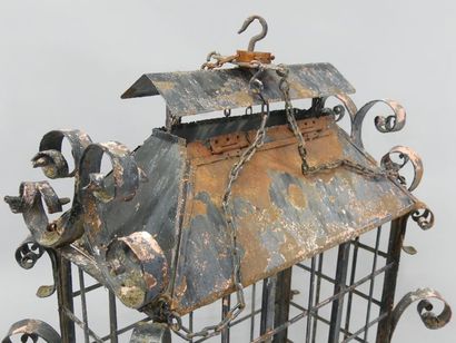 Cage en fer et tôle ?. Travail tardif
(les...
