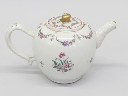 Chantilly, covered pot with Korean decoration,...