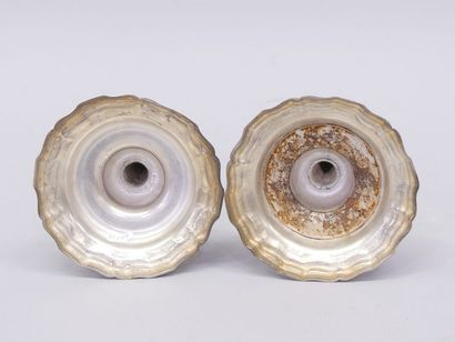 Paire de bougeoirs en laiton. XIXe siècle
haut...