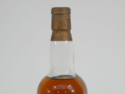 1 B ISLAY PURE MALT SCOTCH WHISKY (Etui légèrement...