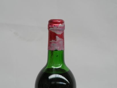 1 B PETRUS 1976 Pomerol (M.E+; e.t.h à e.l.a;...