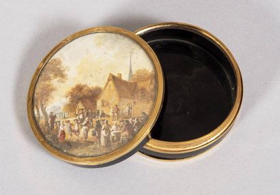 Circular tortoiseshell box with 18 K gold...