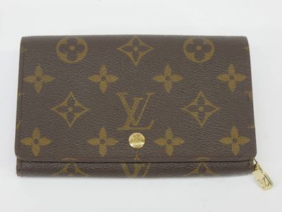 Louis VUITTON Porte-monnaie en cuir marron...