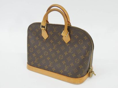 Louis VUITTON. Sac en toile modèle Alma PM...