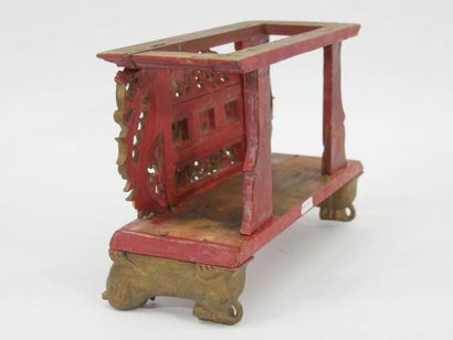 VIETNAM - Circa 1900 Small altar in red and...