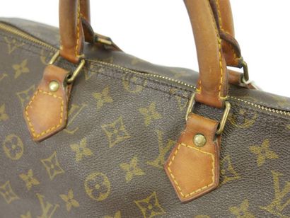 Louis VUITTON Sac modèle SPEEDY Numéro V...