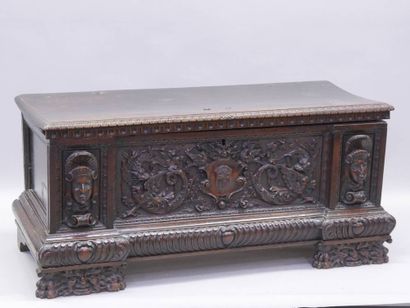 Walnut Cassone opening with one lid (veiled),...