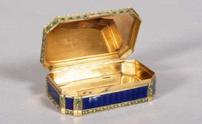 18 K gold snuffbox, rectangular shape with...
