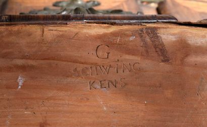Importante commode tombeau en bois de placage...