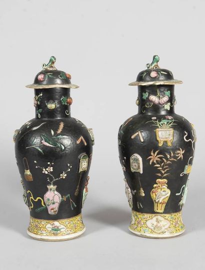 CHINA, Canton - 19th century Pair of black...