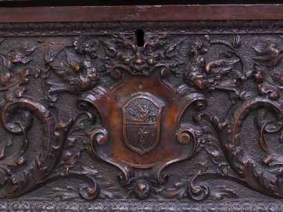 Walnut Cassone opening with one lid (veiled),...