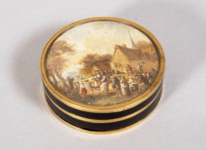Circular tortoiseshell box with 18 K gold...