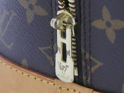 Louis VUITTON. Sac en toile modèle Alma PM...