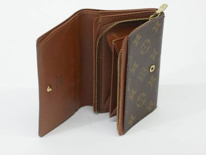 Louis VUITTON Porte-monnaie en cuir marron...