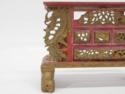 VIETNAM - Circa 1900 Small altar in red and...