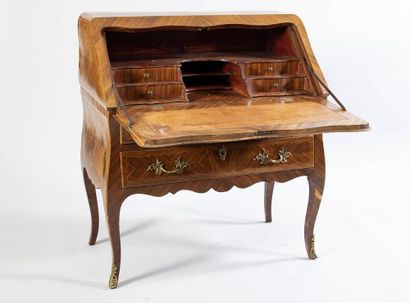 Bureau de pente formant commode en bois de...
