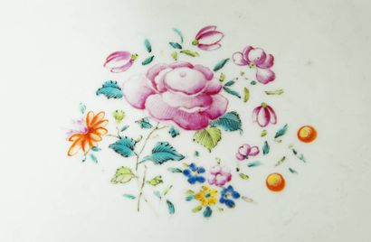 Porcelain pedestal bowl, decorated in reserves...