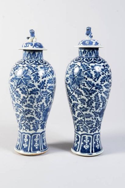 CHINA - 19th century Pair of porcelain vases...