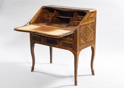 Bureau de pente ouvrant à 1 abattant et 3...