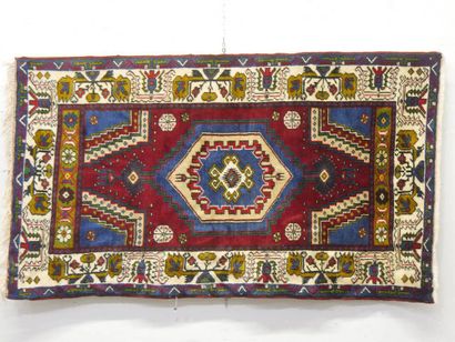 Tapis en laine Yahyali à décor géométrique,...