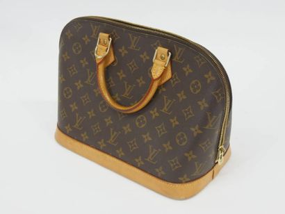 Louis VUITTON. Sac en toile modèle Alma PM...