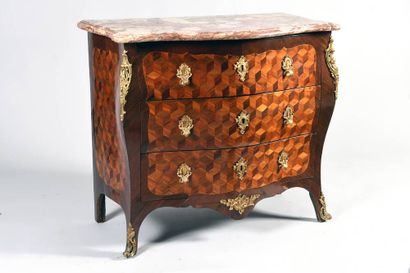 Commode en bois de placage et marqueterie...