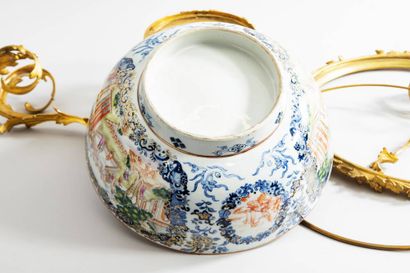 Porcelain pedestal bowl, decorated in reserves...
