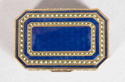 18 K gold snuffbox, rectangular shape with...