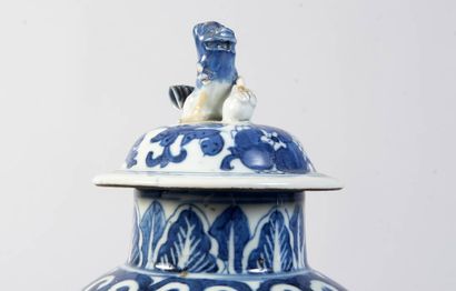 CHINA - 19th century Pair of porcelain vases...