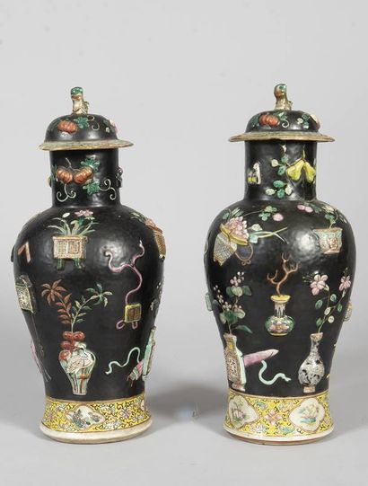 CHINA, Canton - 19th century Pair of black...