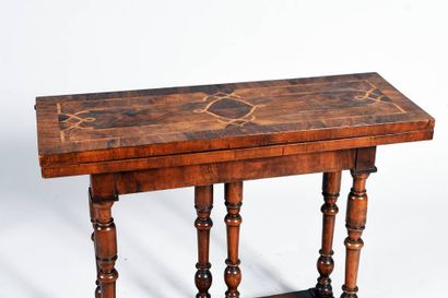 Petite table de changeur en bois plaqué de...