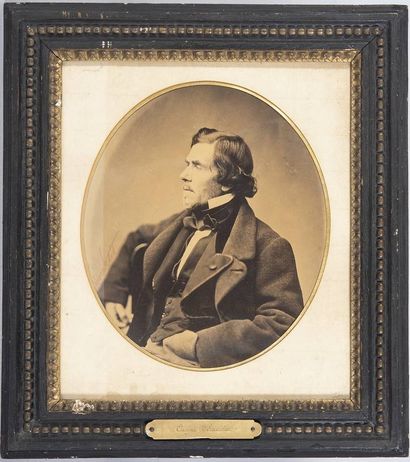 Photographie d'Eugène Delacroix en buste....