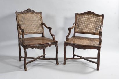 2 fauteuils à fond de canne en hêtre mouluré...