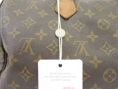 Louis VUITTON Sac modèle SPEEDY Numéro V...