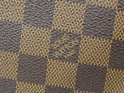 Louis VUITTON. Grand sac cabas modèle CHELSEA...