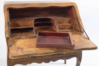 Bureau de pente formant commode en bois de...
