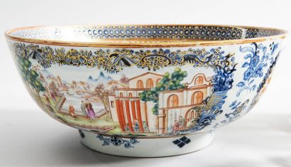 Porcelain pedestal bowl, decorated in reserves...