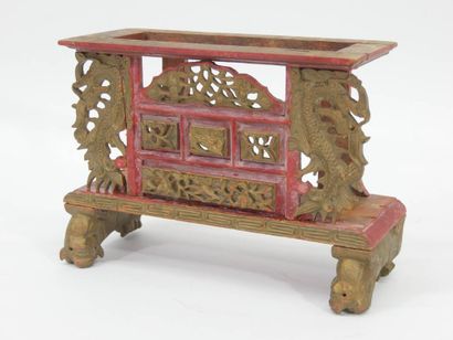 VIETNAM - Circa 1900 Small altar in red and...