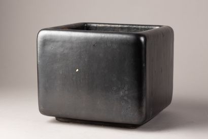 GEORGES JOUVE (1910-1964)
« Cache-pot quadrangulaire...